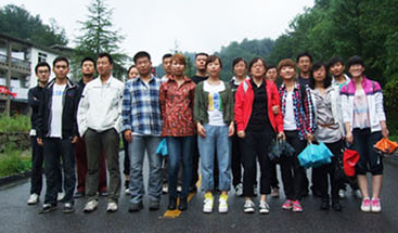 青峰網(wǎng)絡(luò)2011年全體員工洛陽老君山、追夢(mèng)谷兩日游報(bào)道