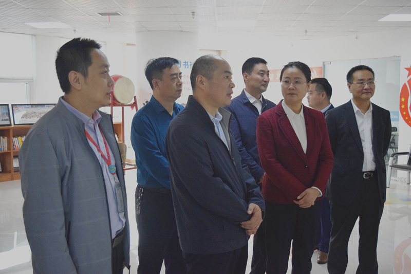 熱烈歡迎河南省委統(tǒng)戰(zhàn)部副部長梁險(xiǎn)峰一行蒞臨安陽青峰網(wǎng)絡(luò)調(diào)研社會(huì)階層工作！